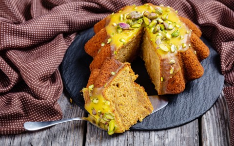 Torta di carote con zenzero e curcuma, delizia salutare e antinfiammatoria Torta di carote con zenzero e curcuma, delizia salutare e antinfiammatoria