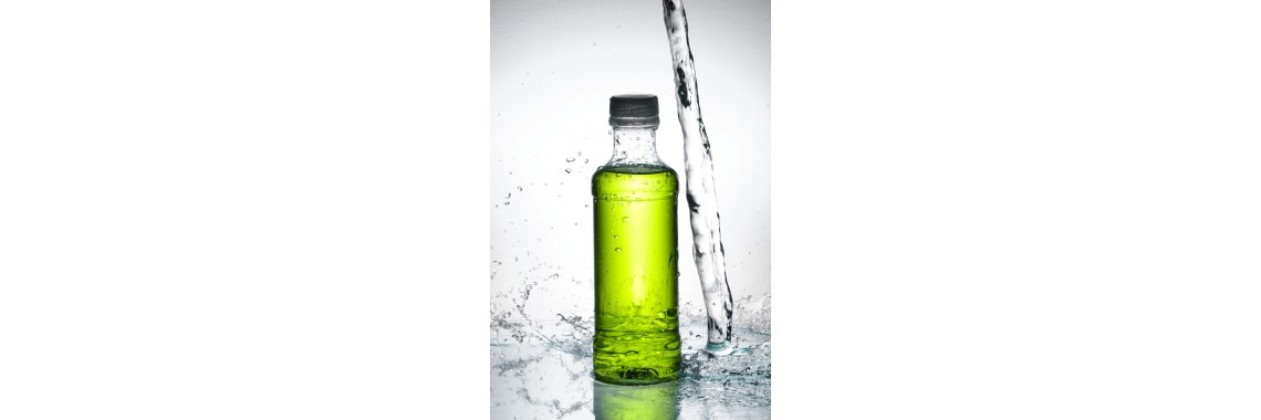 Acqua aromatizzata fai-da-te: ricette e benefici per l'Idratazione naturale