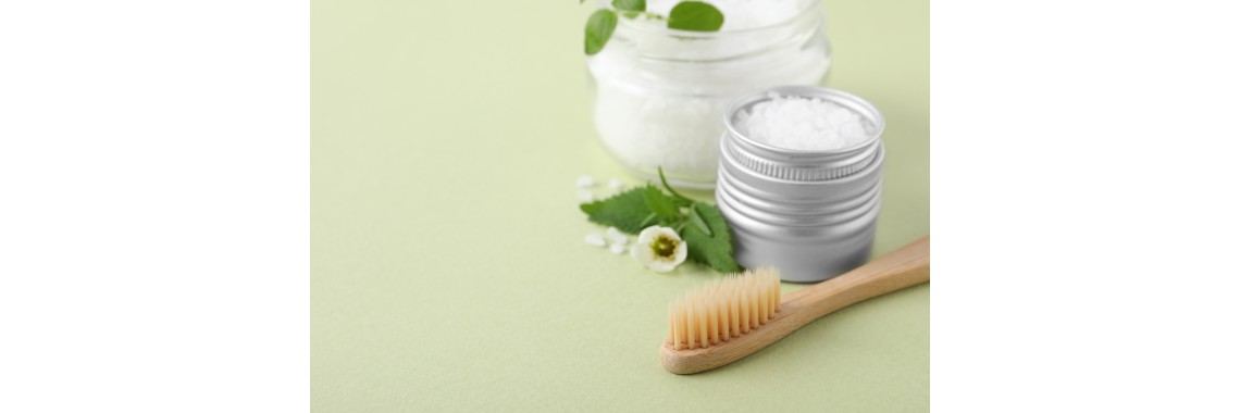 Sfruttare le proprietà curative delle erbe medicinali: Guida passo dopo passo alla creazione di un dentifricio alle erbe fai da te