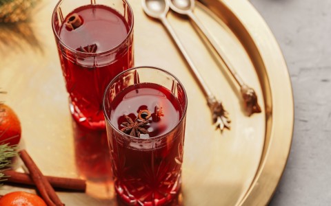 Sciroppo di semi di anice e liquirizia: come farlo e i suoi benefici rinfrescanti per l'estate Sciroppo di semi di anice e liquirizia: come farlo e i suoi benefici rinfrescanti per l'estate