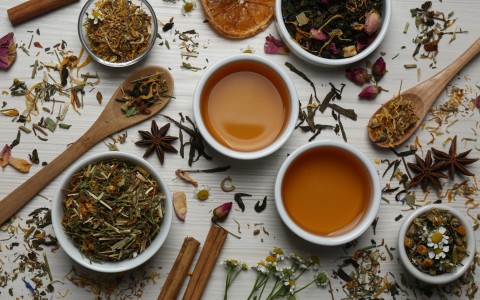 Tisane ed erbe contro il dolore di stomaco Tisane ed erbe contro il dolore di stomaco