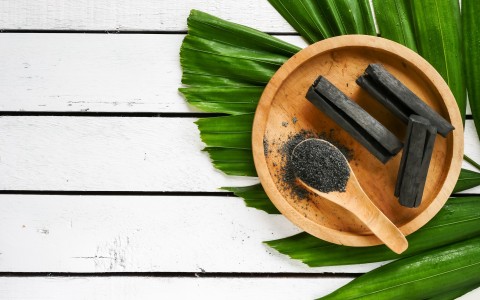 I poteri curativi del carbone vegetale un rimedio naturale per i disturbi digestivi I poteri curativi del carbone vegetale un rimedio naturale per i disturbi digestivi